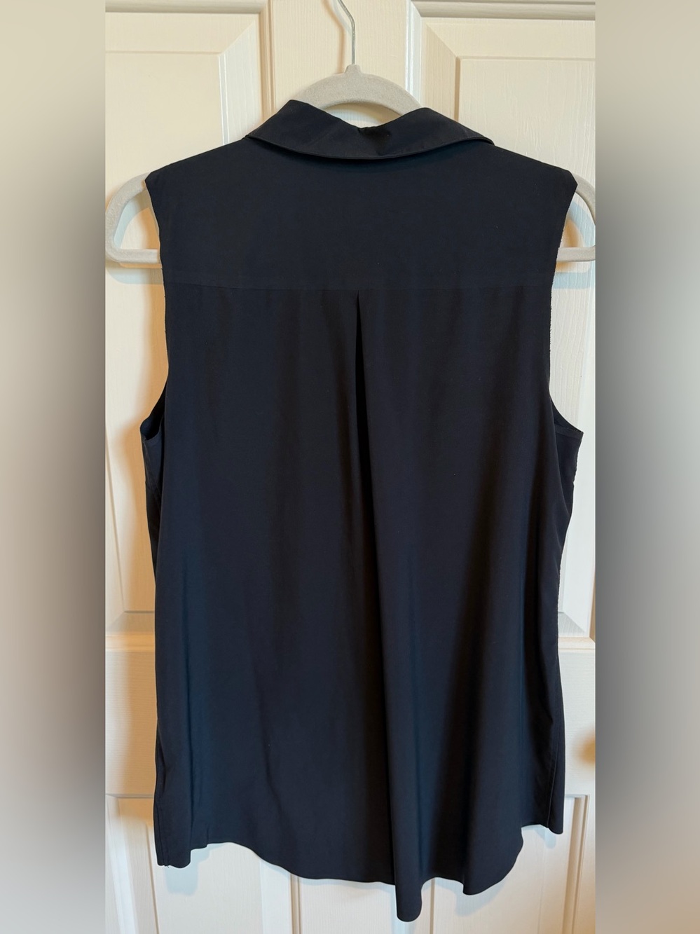 Athleta Urbanite Sleeveless Button-Down. GUC. Black, Size Medium - Picture 5 of 6